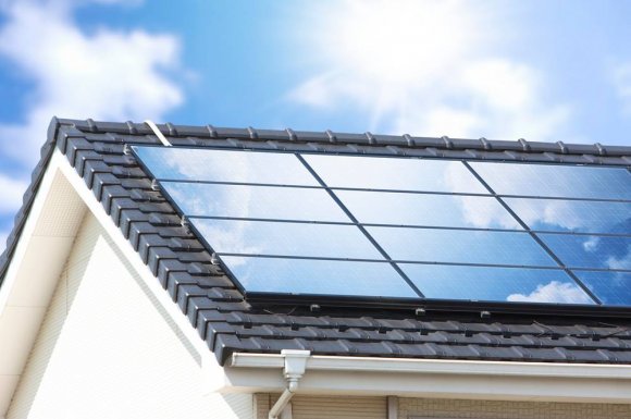 Pose de panneaux solaires sur le toit d'une maison individuelle Port-Vendres CLARES - Électricité générale